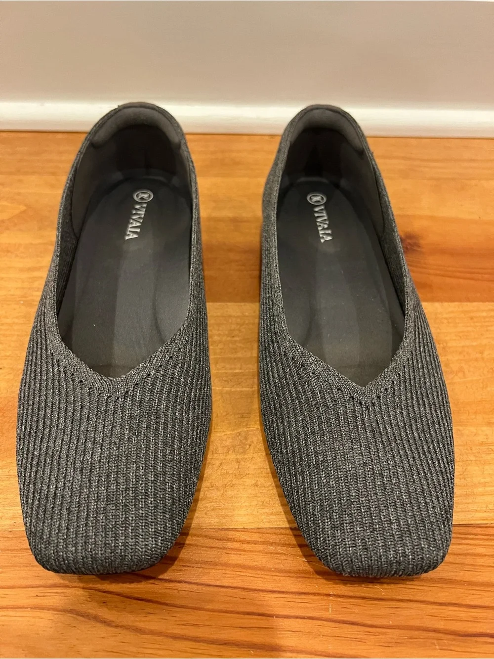 Vivaia Square Toe V Cut Flats Margot 2.0 Gray Size 37.5 US 7 Comfort Stretch